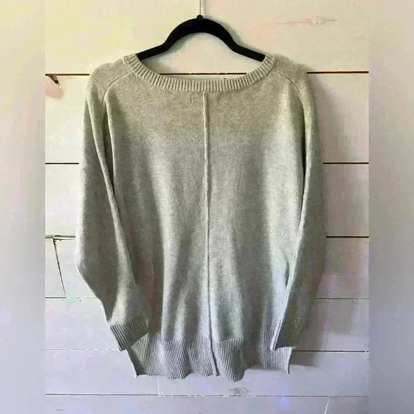 Tahari oversized V-neck sweater, small, light gray. - Picture 3 of 3